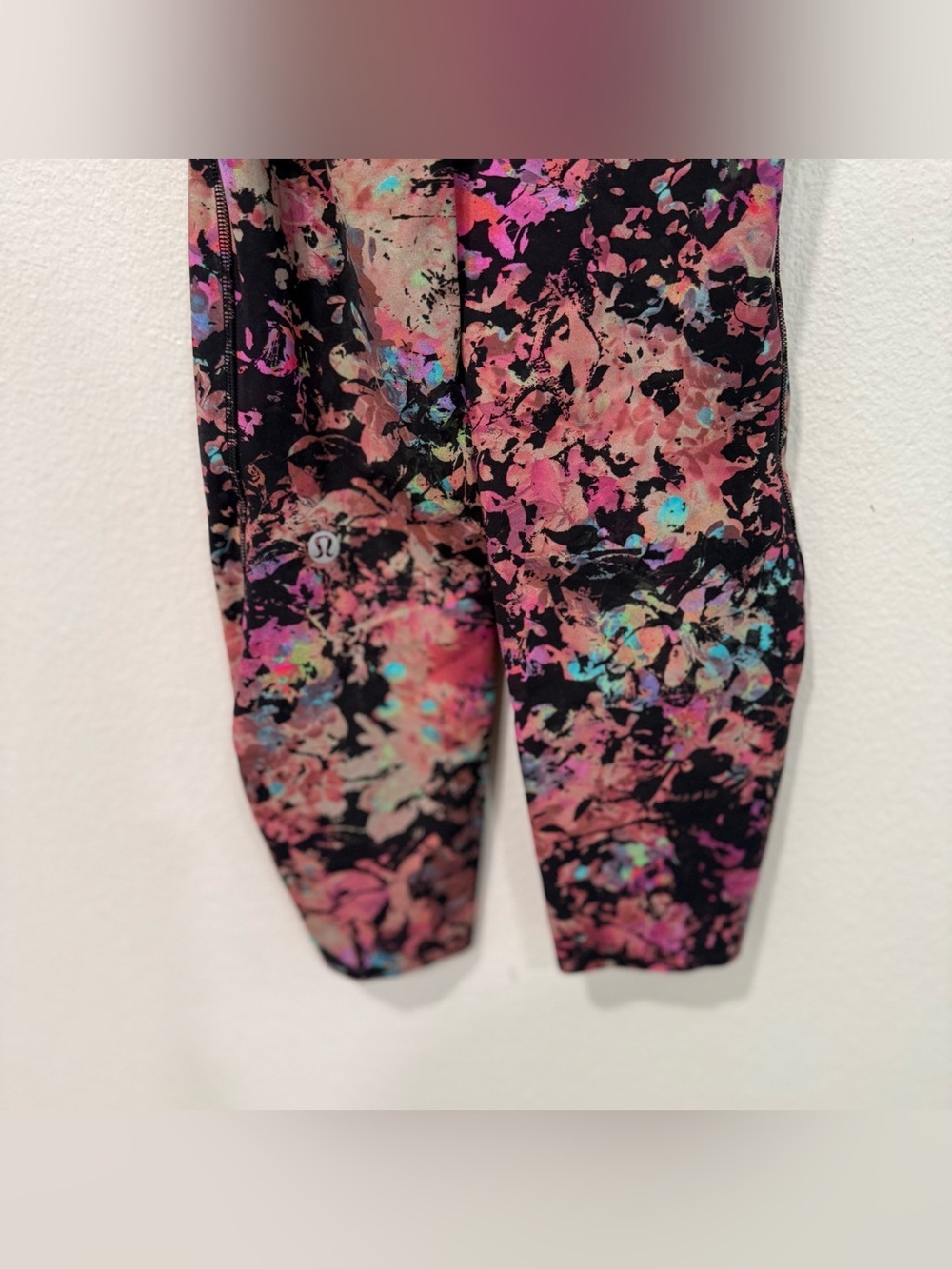 Lululemon Base Pace High Rise Tight 25” in Stencil Blossom Red Multi 4 - Picture 5 of 6